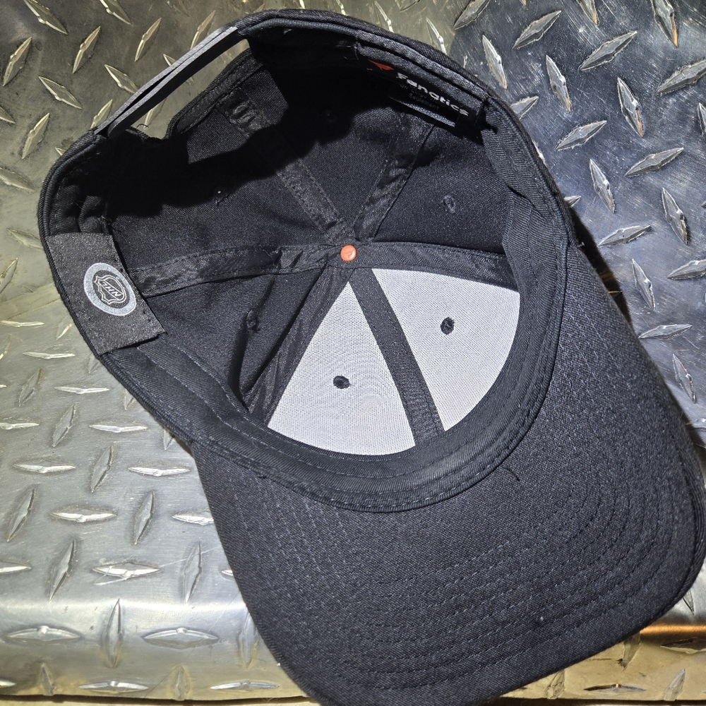2FOR$40 Fanatics Calgary Flames Cap - Picture 5 of 6